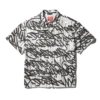 CAMICIA A MANICHE CORTE CON GRAFFITI E CHIUSURA A BOTTONI SUL DAVANTI