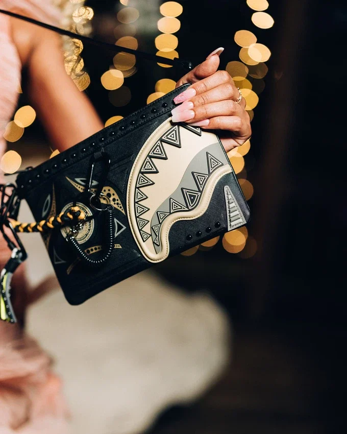 A.I. AFRICAN INTELLIGENCE SHARKS OF THE GOLD OCEAN CROSSOVER CLUTCH - COLLABORAZIONE CON SANDFLOWER