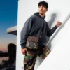 BORSA A MONOSPALLA MESSENGER “SHARKS IN PARIS” CON TASCA ESTERNA CON CERNIERA DORATA