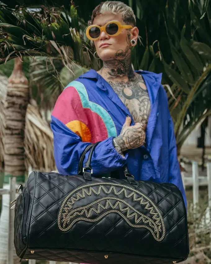 BORSA DA BORSONE NOIR TRAPUNTATA CON CATENA D'ORO E DETTAGLI A FORMA DI SQUALO