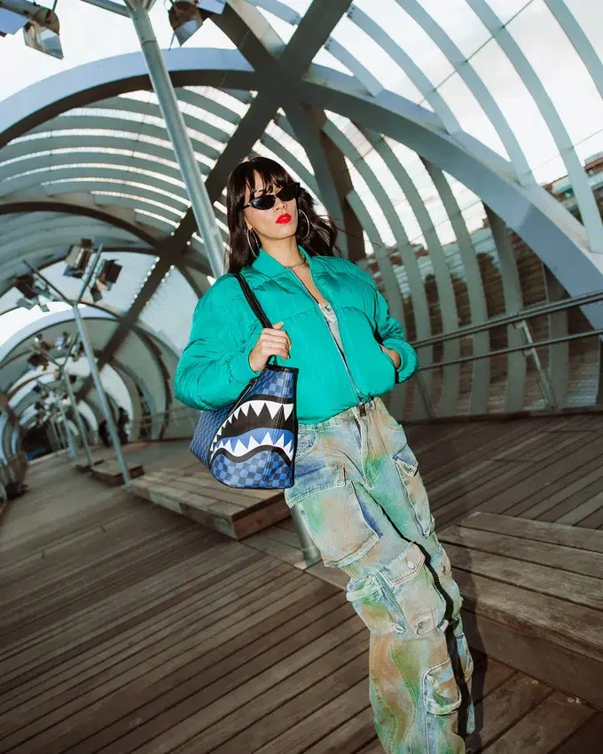 BORSA TOTE “MIDNIGHT MAGIC SHARKS IN PARIS”