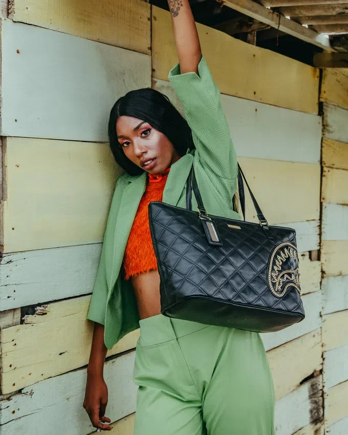 BORSA TOTE NOIR QUILT CON CATENA DORATA E MOTIVO SQUALO
