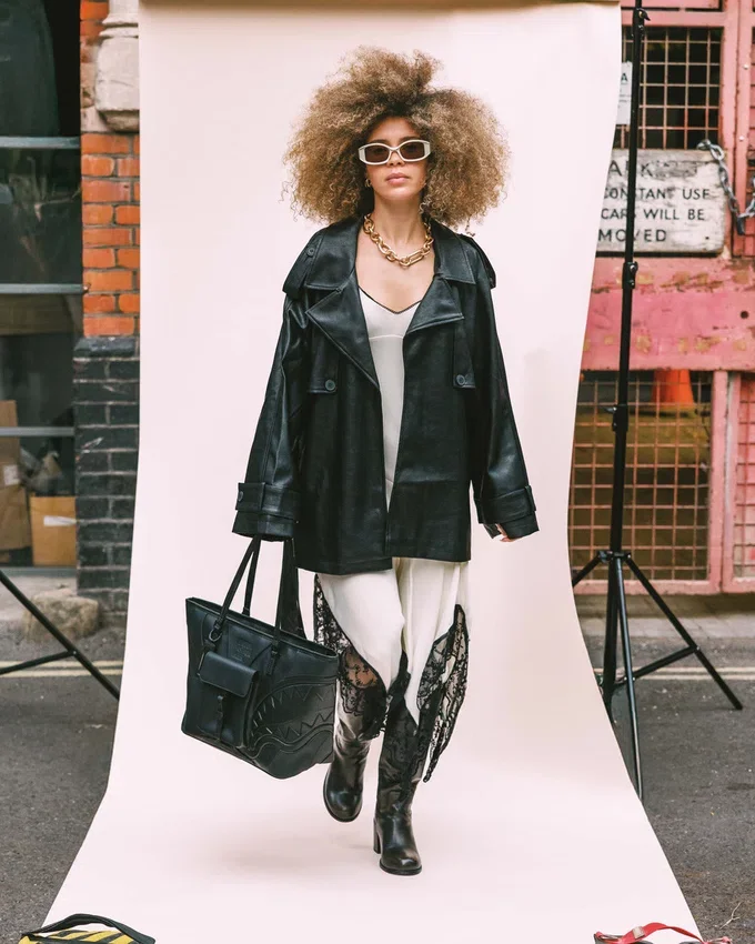 BORSA TOTE PRONTA PER IL RED CARPET DELLA LONDON FASHION WEEK