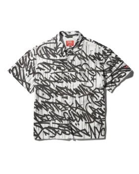 CAMICIA A MANICHE CORTE CON GRAFFITI E CHIUSURA A BOTTONI SUL DAVANTI