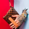 Pochette a tracolla Henny