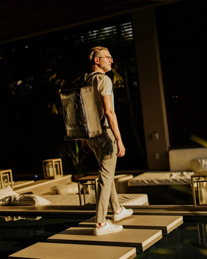 REALITY CHECK VINTAGE: BAGAGLIO A MANO TRASFORMABILE IN ZAINO