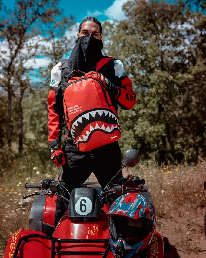 SHARK CENTRAL (ROSSO) (DLXV)