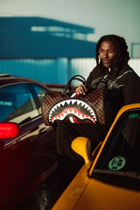 SHARKS IN PARIS GT Borsoni
