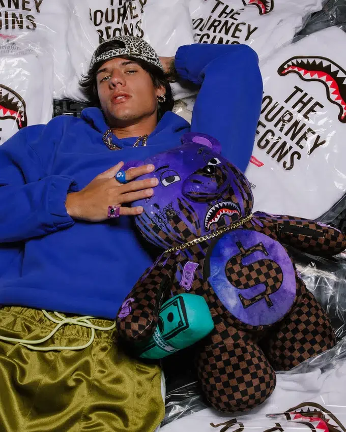 Zaini MONEYBEAR “CHAMPION OF THE GALAXY”