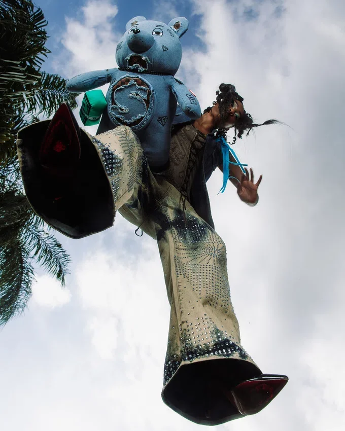 Zaini MONEYBEAR di SHORES OF ITALY