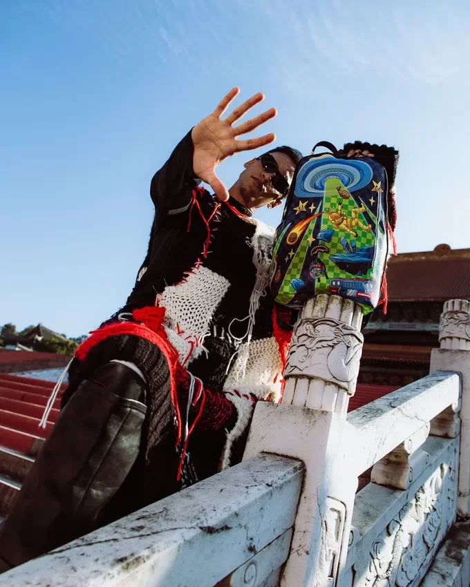 Zaini SPACE WARPED