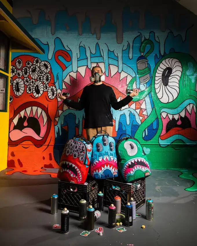 Zaino Bob Shark della collaborazione con l’artista JORGE RODRIGUEZ