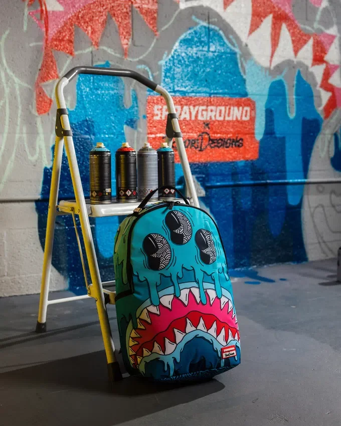Zaino DRIPS SHARKS in collaborazione con l’artista JORGE RODRIGUEZ