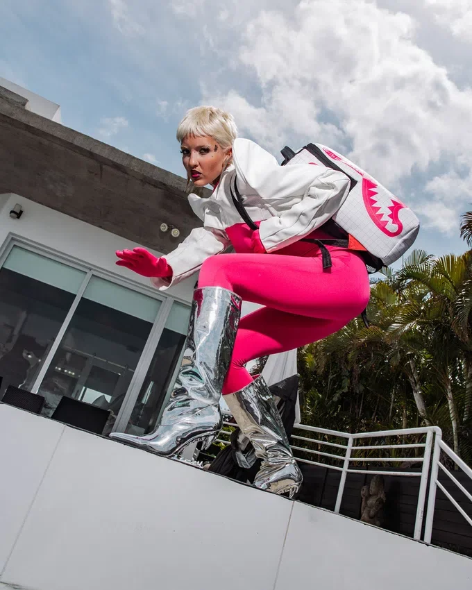 Zaino "Robot Girl" della collaborazione con "Squid Game"